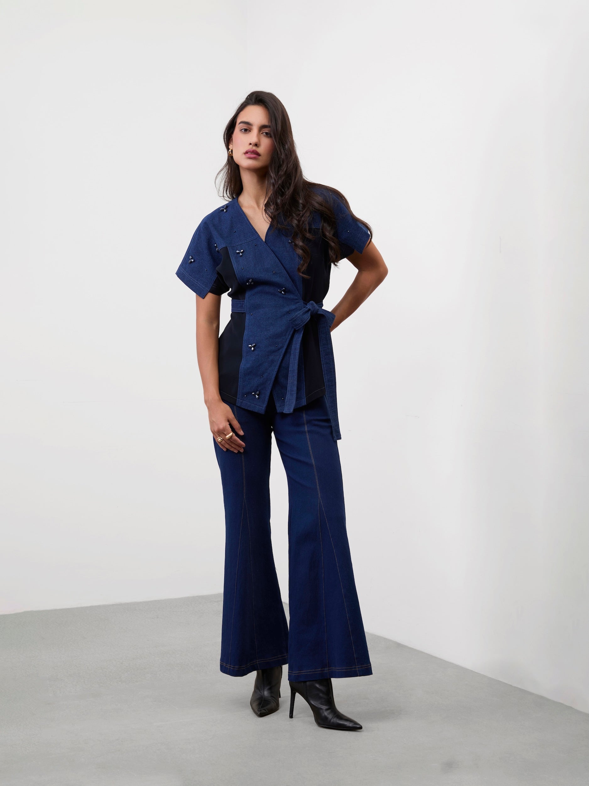 WIDE-LEG BOOTCUT JEANS