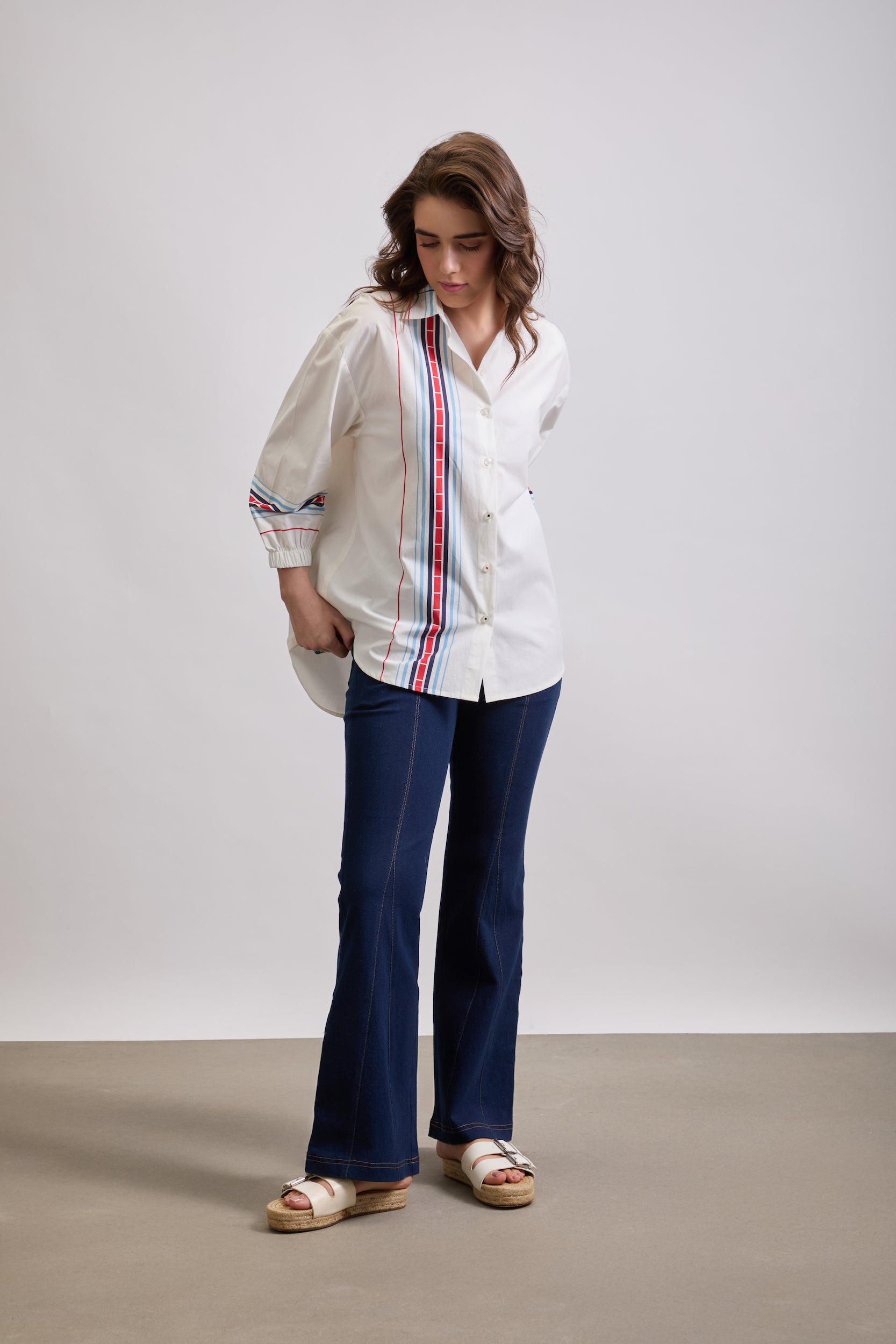 WIDE-LEG BOOTCUT JEANS