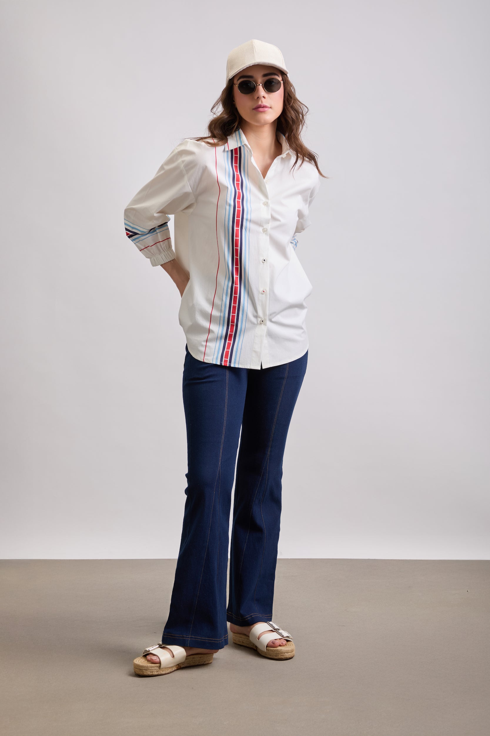 WIDE-LEG BOOTCUT JEANS