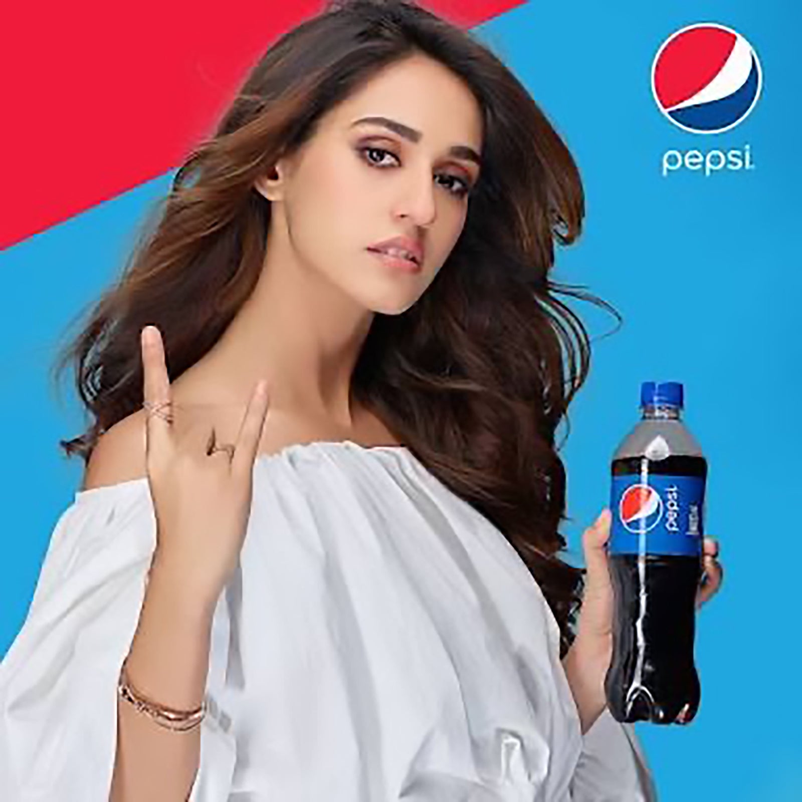 DISHA PATANI IN OFF SHOULDER BALLOON TOP