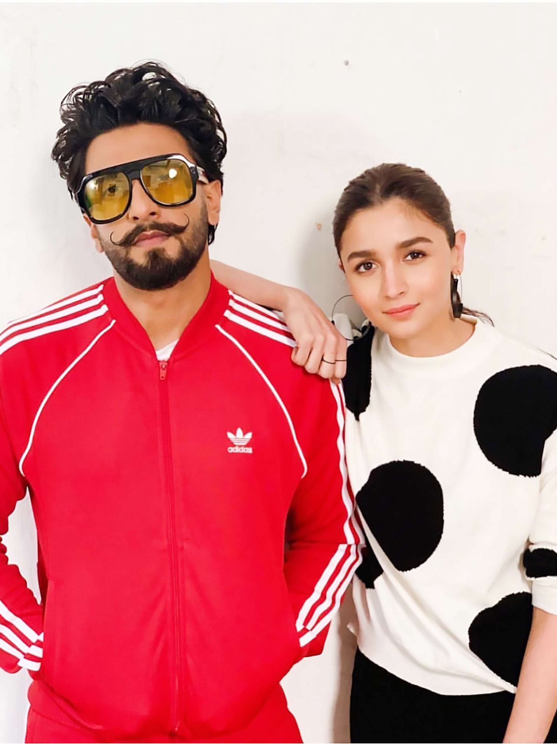 ALIA BHATT IN POLKA LIGHT KNIT TOP