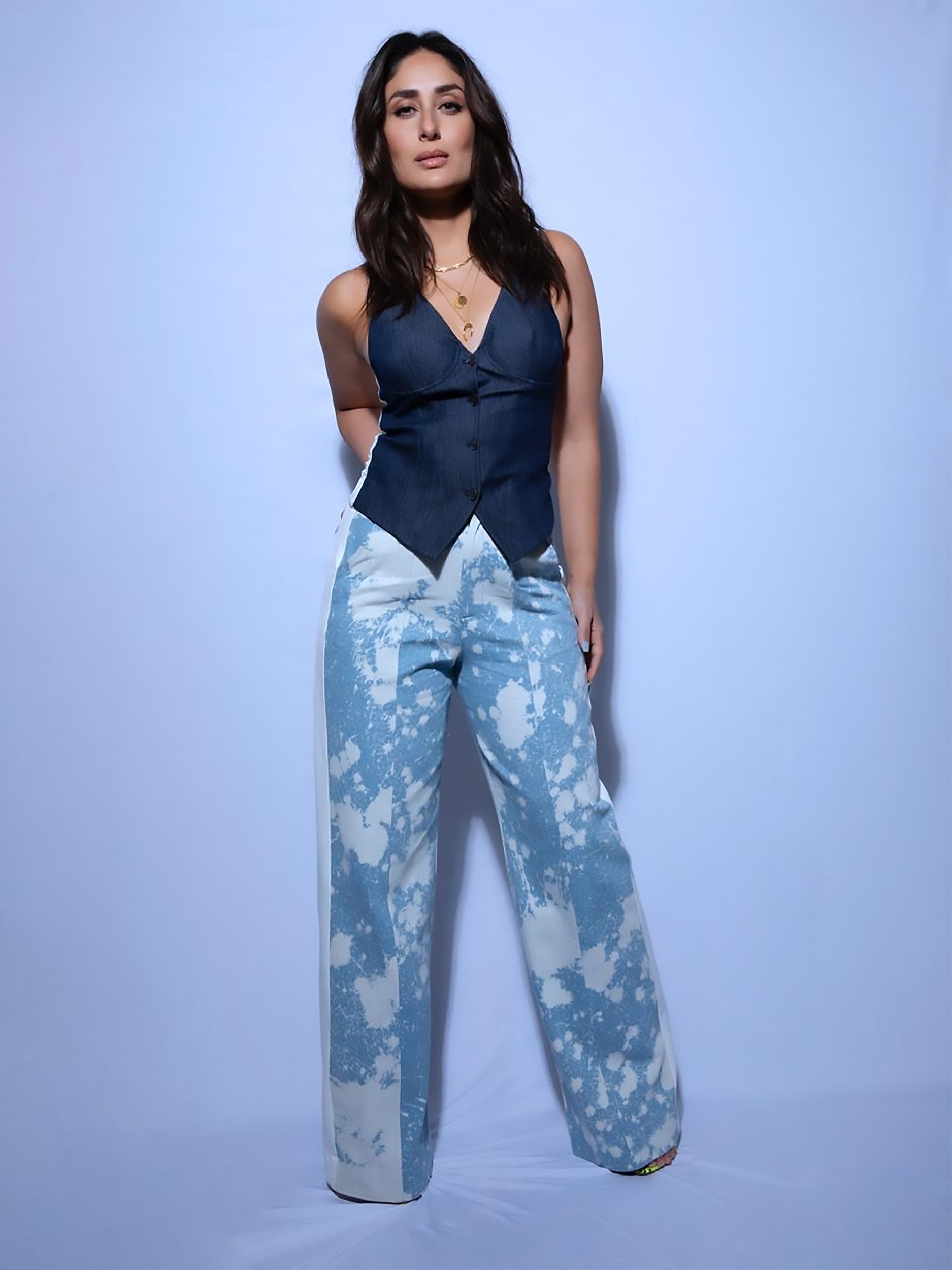 KAREENA KAPOOR IN TIE DYE JEANS